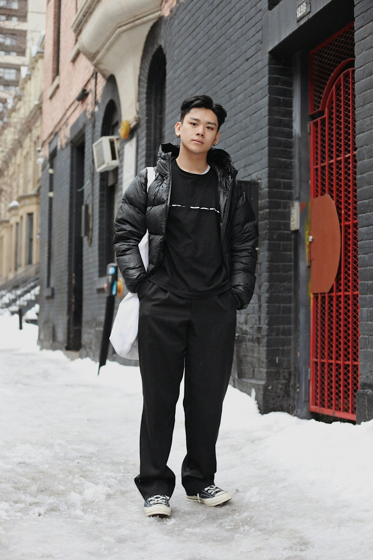 Relaxed black winter look